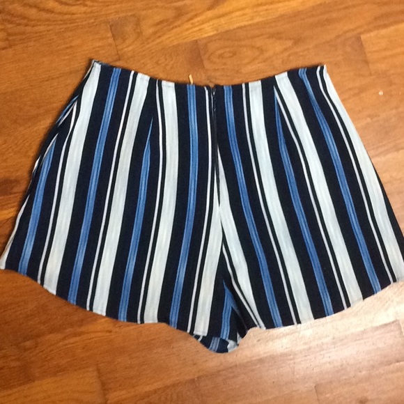NWT Show Me Your Mumu Sawyer Shorts Size Medium - Picture 8 of 8